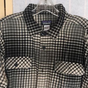 Patagonia Flannel Black Cream Size Large